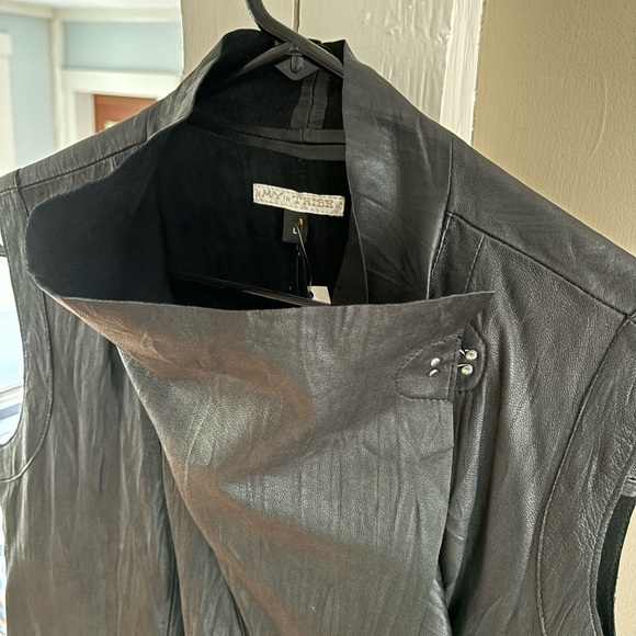 Black Leather Vest - My Tribe - Picture 2 of 5